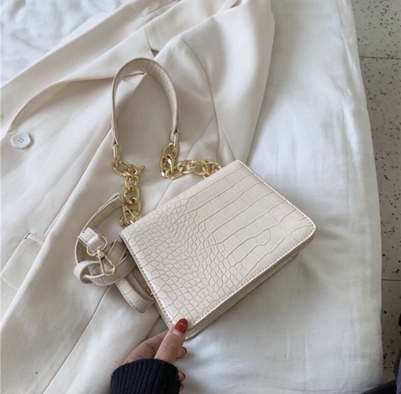 OutFitFrance's tweet photo. 👜🐊 https://t.co/UU7cnTqwnT