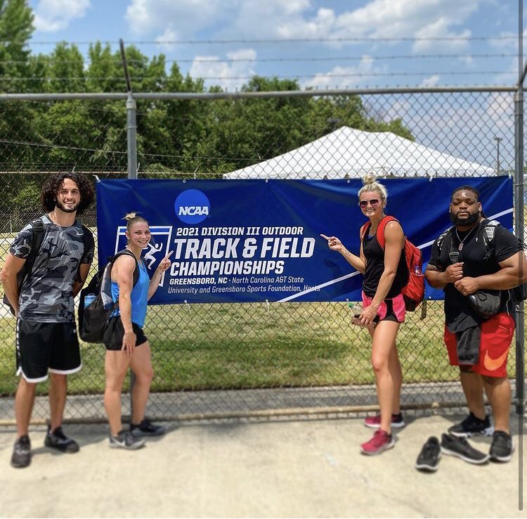 MCFightingScots's tweet photo. Thanks to @danny4evers for sharing this great picture of our @ScotsTFXC student athletes ready to compete at Nationals the next 3 days! #RollScots https://t.co/AFCPETonUR