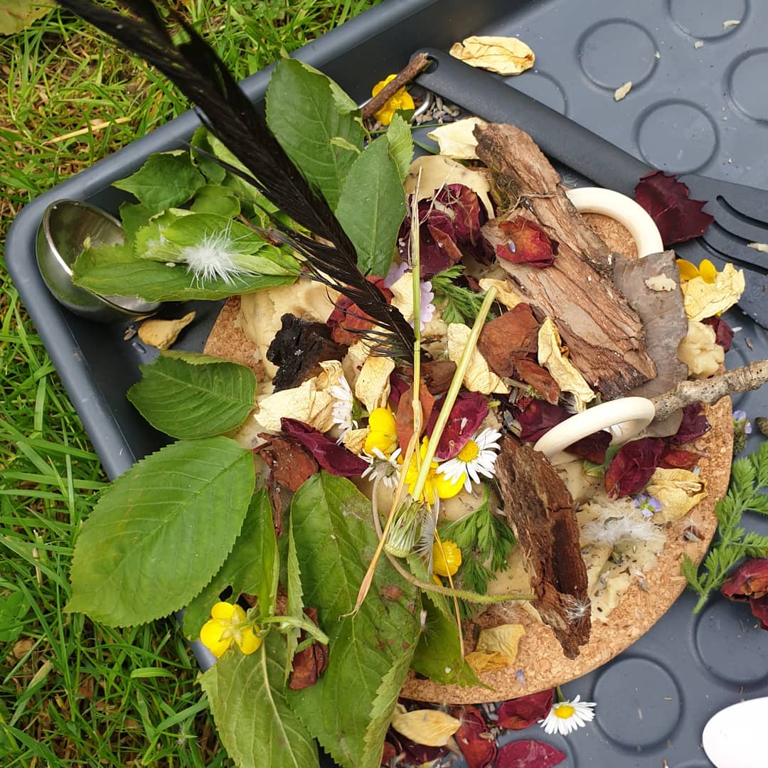 pips_little's tweet photo. Some awesome creations by some of my Tree Tots today! We spent ages having fun with leaves, flowers, twigs and homemade lavender and lemon playdough. And the weather came through for us too! 🌞

#play #natureplay #learning #outdoorlearning #outdoors #caldicot #developmentalplay https://t.co/V3OYGkyRa5