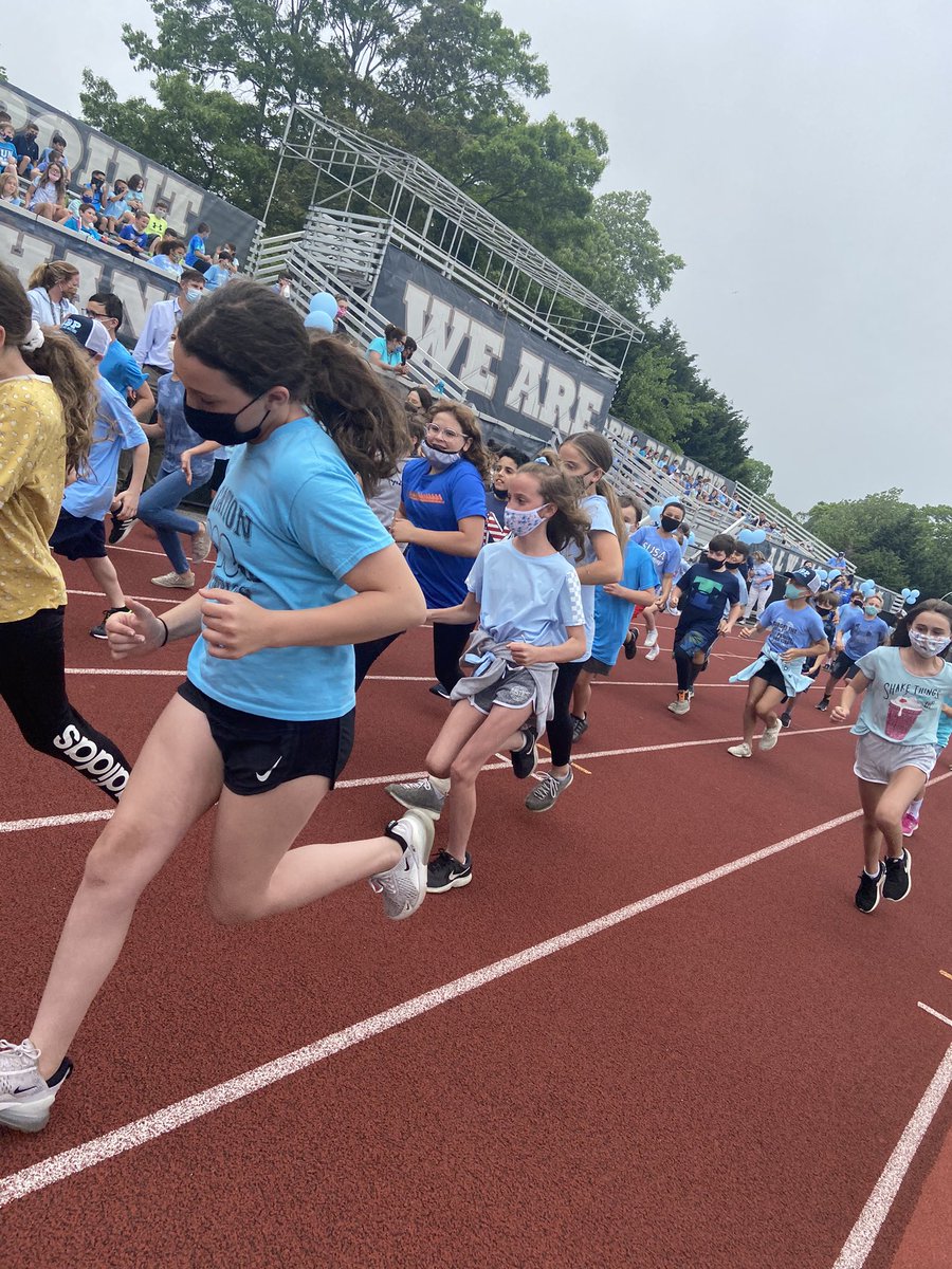 AcademyBBP's tweet photo. And last but not least.... our 5th Graders are running!!!! #becausenicematters @BBPSupt @BBPSchools https://t.co/LMDJuxG2Ox