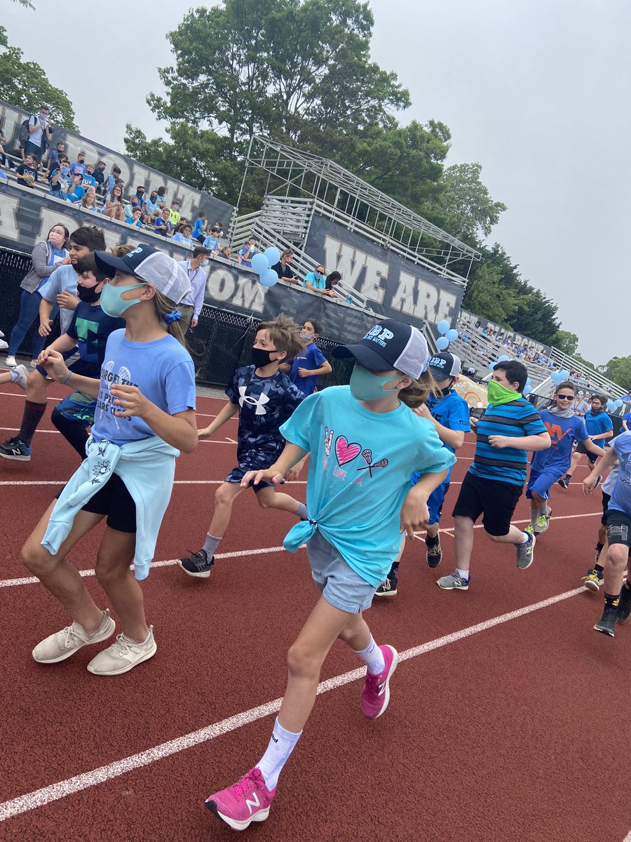 AcademyBBP's tweet photo. And last but not least.... our 5th Graders are running!!!! #becausenicematters @BBPSupt @BBPSchools https://t.co/LMDJuxG2Ox