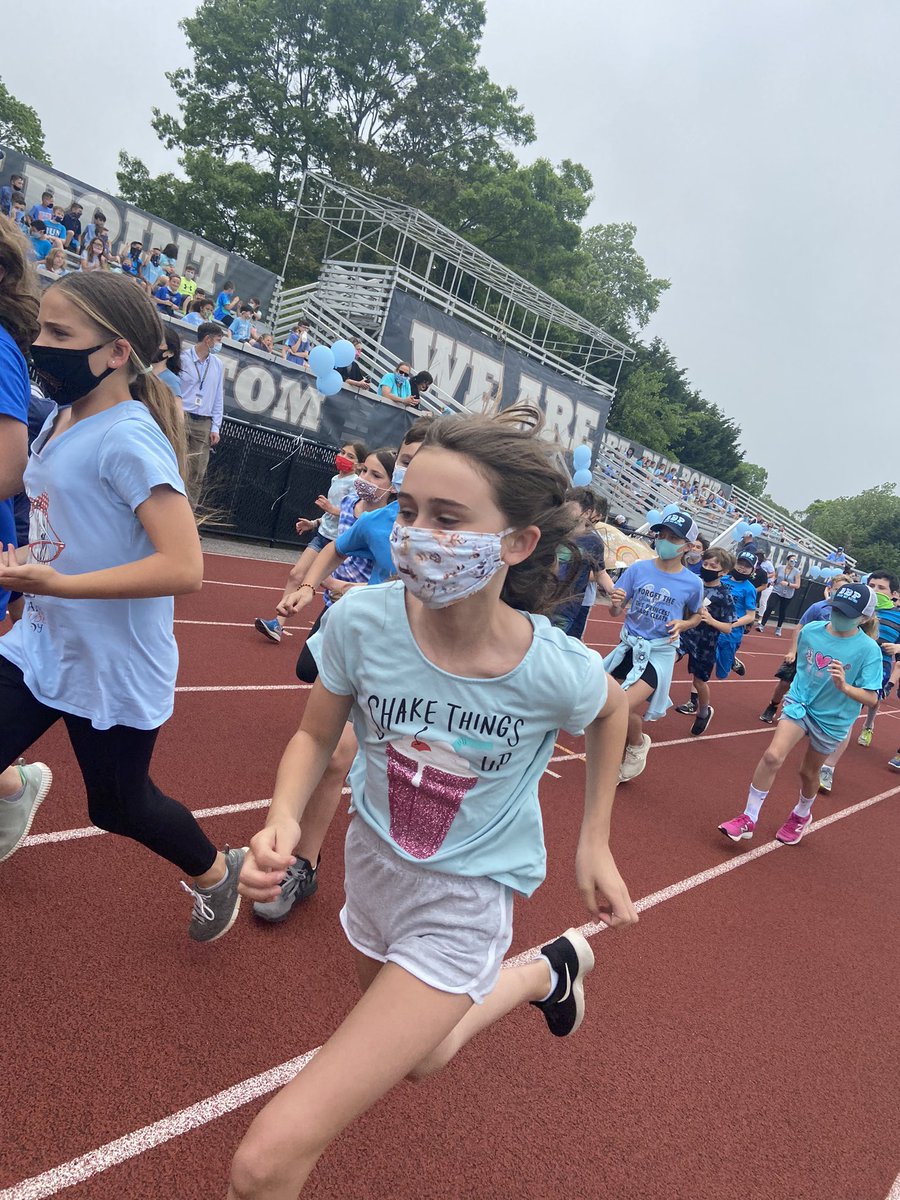 AcademyBBP's tweet photo. And last but not least.... our 5th Graders are running!!!! #becausenicematters @BBPSupt @BBPSchools https://t.co/LMDJuxG2Ox