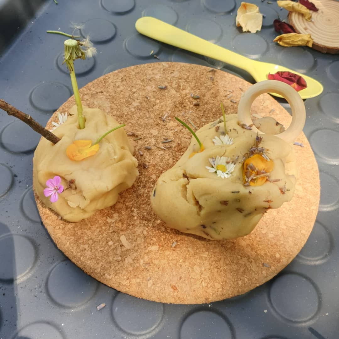 pips_little's tweet photo. Some awesome creations by some of my Tree Tots today! We spent ages having fun with leaves, flowers, twigs and homemade lavender and lemon playdough. And the weather came through for us too! 🌞

#play #natureplay #learning #outdoorlearning #outdoors #caldicot #developmentalplay https://t.co/V3OYGkyRa5