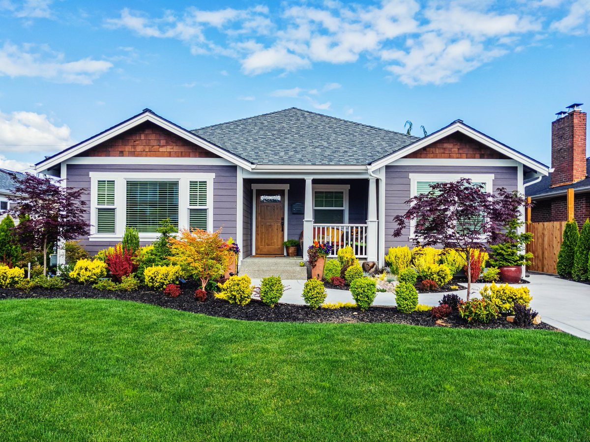 DonDoweRE's tweet photo. Your home’s curb appeal can help you earn top dollar—or it can send buyers running for the hills. https://t.co/eh23BGadwk https://t.co/tHffa13ajj