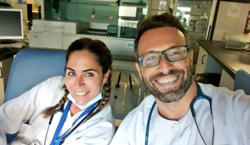 franlopezjm's tweet photo. Estos días muchos se despiden de sus R4...
En nuestro caso, la situación es distinta:despedimos a la residente, pero recibimos a la #adjunta en el equipo @HRegionalMalaga
¿Razones por las que Sandra nos ha enamorado?Su disciplina, entusiasmo, actitud camaleónica y buen ambiente😍 https://t.co/k9plK9LRfO