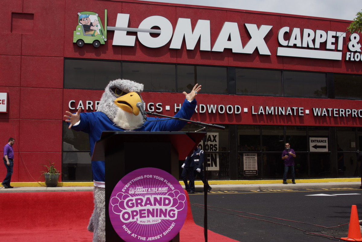 OakStuCo's tweet photo. A special thank to Oakcrest choir, band, dance team, media, and jrotc who helped spread some falcon pride at the grand opening of Lomax flooring! https://t.co/GkDR5KhnAq