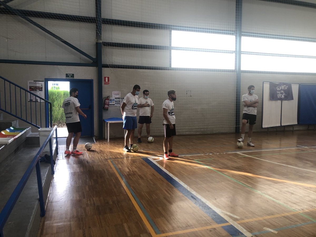 Aidemardeportes's tweet photo. Nuestro equipo de fútbol sala Aidemar @CFS_Pinatar #Zambu hoy en su entrenamiento @PDMSanJavier 😍 https://t.co/TUIjfaRS7o