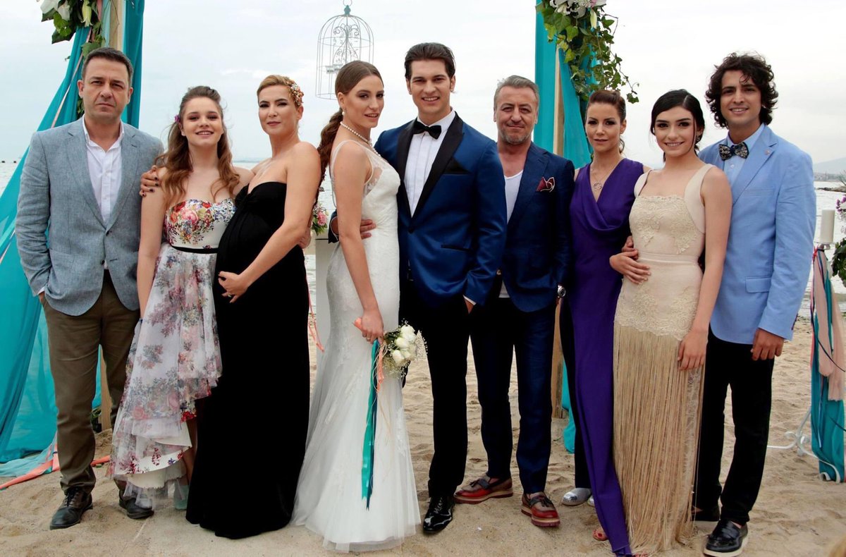 Estamos buscando a la mejor Novela o Serie turca si crees que la mejor historia es #Medcezir vota en el siguiente enlace para que pase de ronda <a href="/SerenaysLatam/">𝖲𝖾𝗋𝖾𝗇𝖺𝗒 𝖲𝖺𝗋𝗂𝗄𝖺𝗒𝖺 𝖥𝖺𝗇𝗌 𝖫𝖺𝗍𝖺m</a> @BdamlaxSerenay <a href="/roomii_SSCUAB/">Romina♍</a> 
⬇️⬇️
tutelenovela.es/1o-ronda-telen…