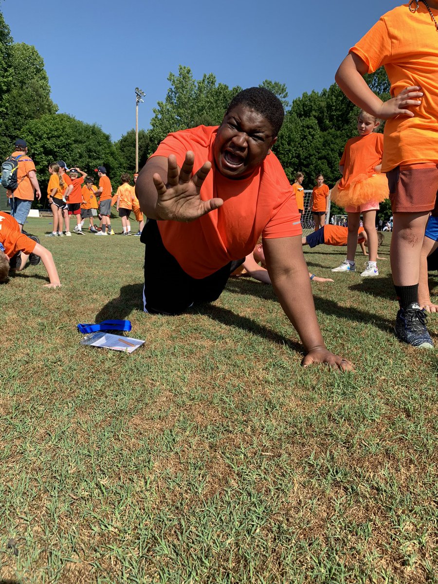 WA4thDavid's tweet photo. So thankful for face to sweaty face field day! #whitefieldacademy https://t.co/16F1WVSRP7