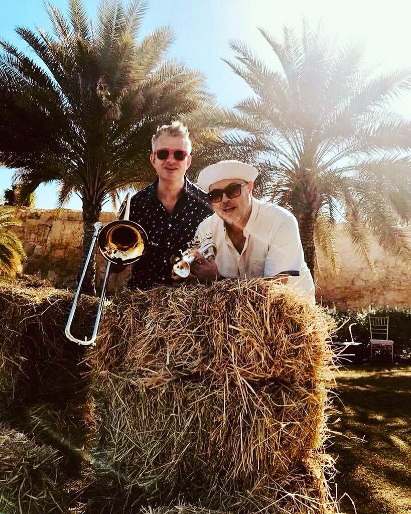 FullyFunKtional's tweet photo. Jus’ chillin’ on a haystack. Casual. #hayyou ❤️FF
.
.
.
.
.
.
#livemusic #sunshine #eventprofs #event #eventplanning #party #band #horns #mashup #weddingband #partyband #travel #oman #entertainment #coversband #wowfactor #luxuryevents #showband #covers… https://t.co/lY2j5CtEUJ https://t.co/BRCDGmUGF0