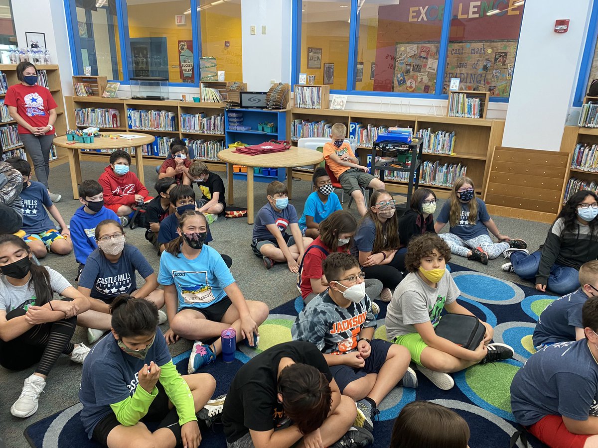 CastleHillsLib's tweet photo. Shout out to @ikelovesbooks for zooming with all our CHE fifth graders! They are excited to participate in a middle school reading challenge. #readersareleaders #neisdlibs @NEISDLibrary @ikelovesbooks @CHE_NEISD https://t.co/mItA4jJXYk