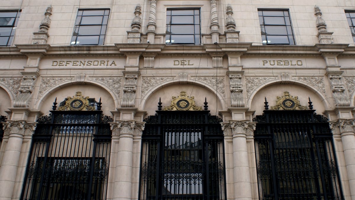 Pedimos a <a href="/Minsa_Peru/">Ministerio de Salud</a> capacitar a personal de vacunatorios para atención oportuna a personas con comorbilidades priorizadas en esta fase. Autoridades de salud deben garantizar implementación adecuada de protocolos y triaje para eliminar barreras que impidan inoculación.