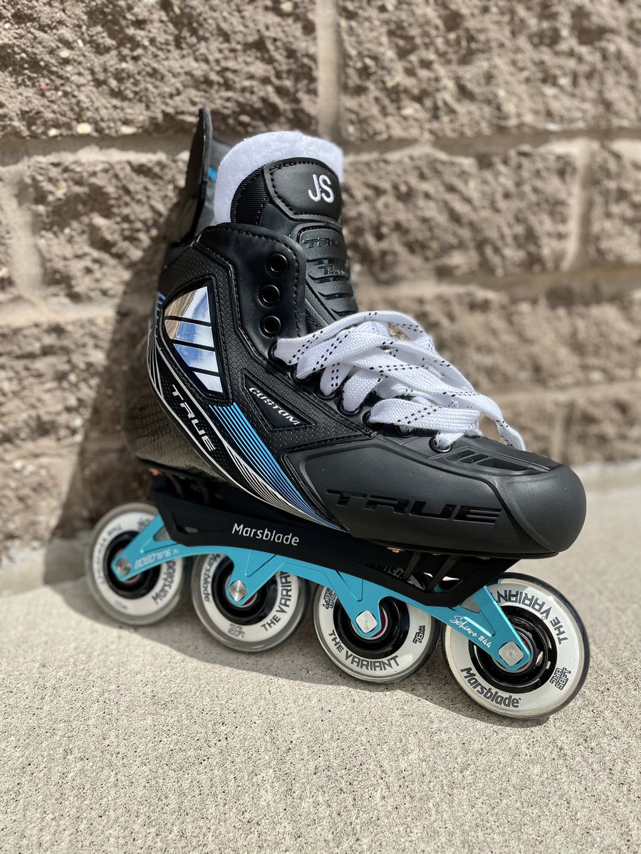JSchiavo44's tweet photo. Can you say “Game On” 🔥🚨
@truetemperhockey
@Marsblade
📸 - @healthyscratchzac
#truehockey #playtrue #marsblade #revisionhockey #rollerhockey #inlineskating #inlinehockey #customhockeyskates https://t.co/lsqgzuyj2G