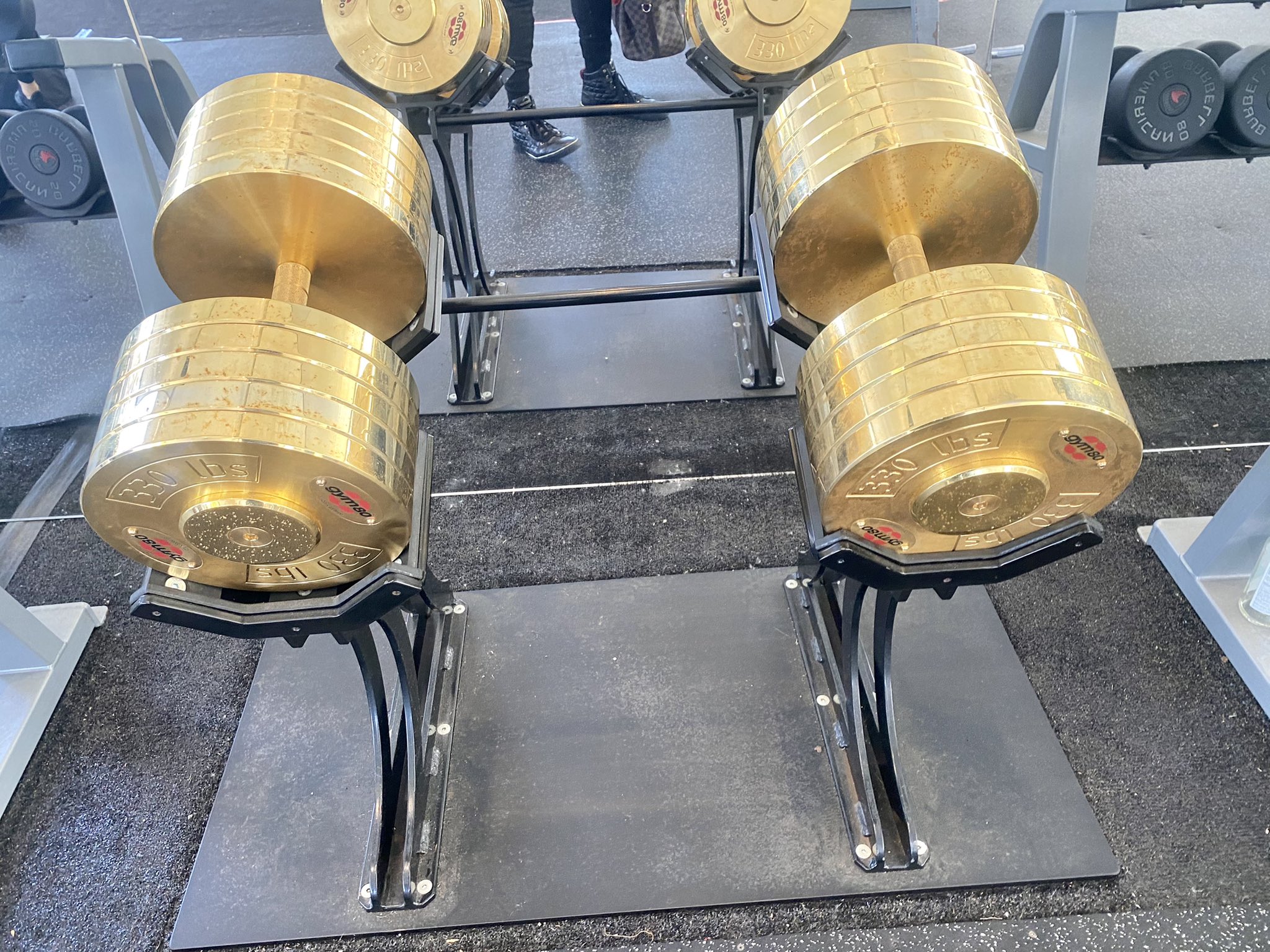 Tiger Teeh on X World Heaviest Biggest Dumbbell Solid 350LBS Golds Gym Venice California https t 5smgNp9xp2 X