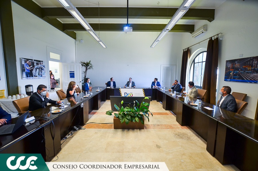 CCEDGOMX's tweet photo. Proyectos Ferrocarril Durango-Sinaloa, Puerto Flotante en Mazatlán y Puerto Seco en Durango, marcará un antes y un después en el desarrollo de la entidad. Agradecemos al grupo @Caxxor por la oportunidad   que empresarios locales participen en la cristalización de esta magna obra https://t.co/HeCBWOcB2p