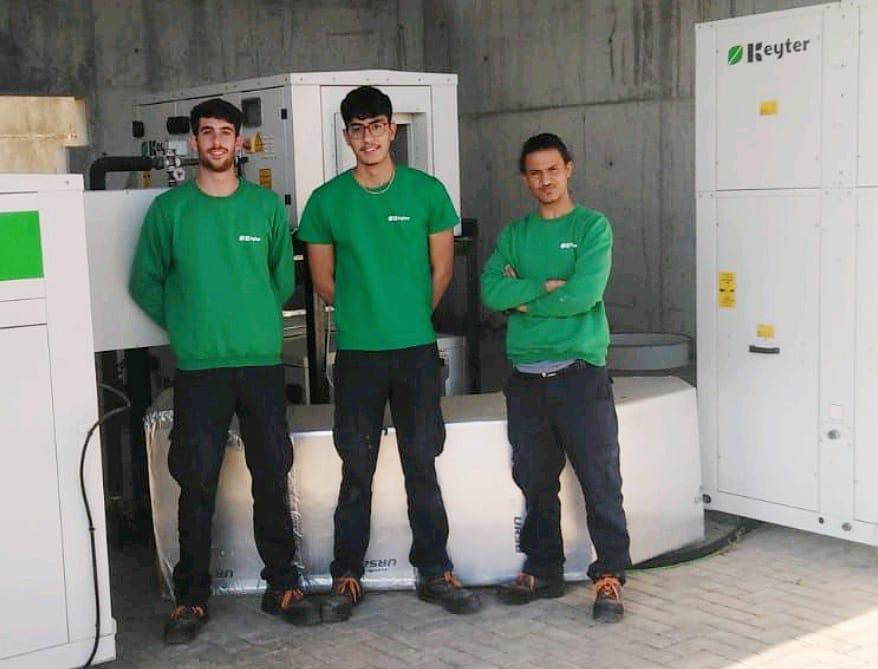 IES_Gran_Via's tweet photo. Nuestros alumnos Bachir, Hanza y Sergio han finalizado sus prácticas en @KEYTERes , destacado fabricante de equipos industriales de refrigeración y clima, en #Lucena, Córdoba.
Nuestro agradecimiento a @KEYTERes y sus magníficos profesionales. https://t.co/B9CU1YDZKa
