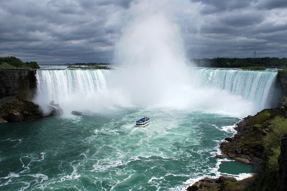 ALSCanada's tweet photo. To mark #LouGehrigDay and the start of #ALSAwarenessMonth in Canada, @NiagaraFalls will be lit up in purple on June 2! 🌊 Check out the live stream next week here: https://t.co/X0kBe1Ca3Z https://t.co/qT3LvprLOy