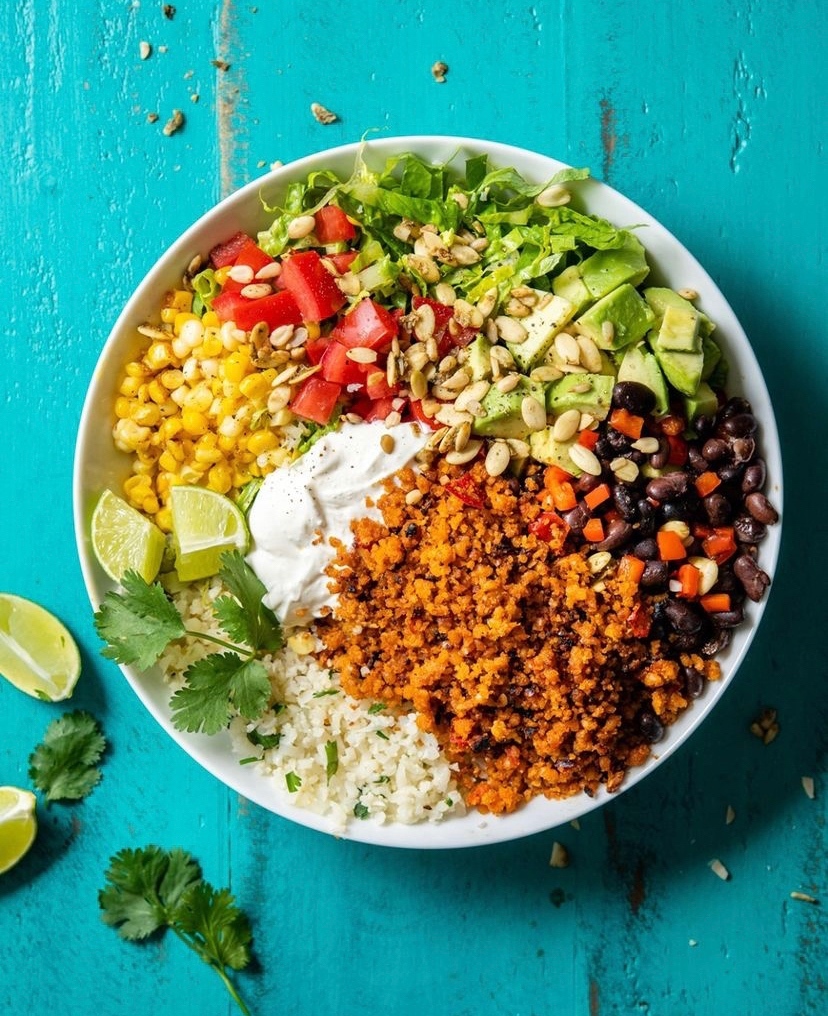 This warm taco taco bowl is a MUST-MAKE! 🌮