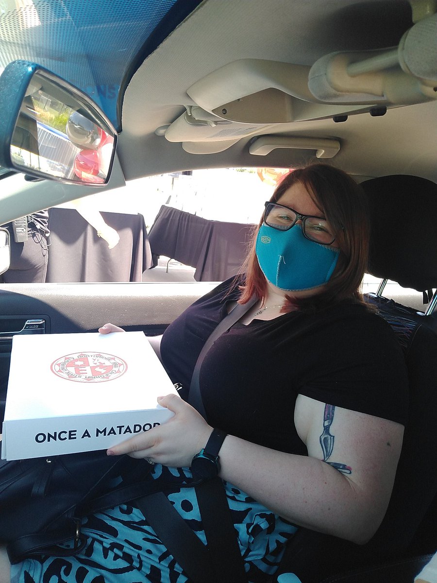 BearkodaReads's tweet image. I did it, the car graduation thing 🎓 &quot;#CSUNgrad