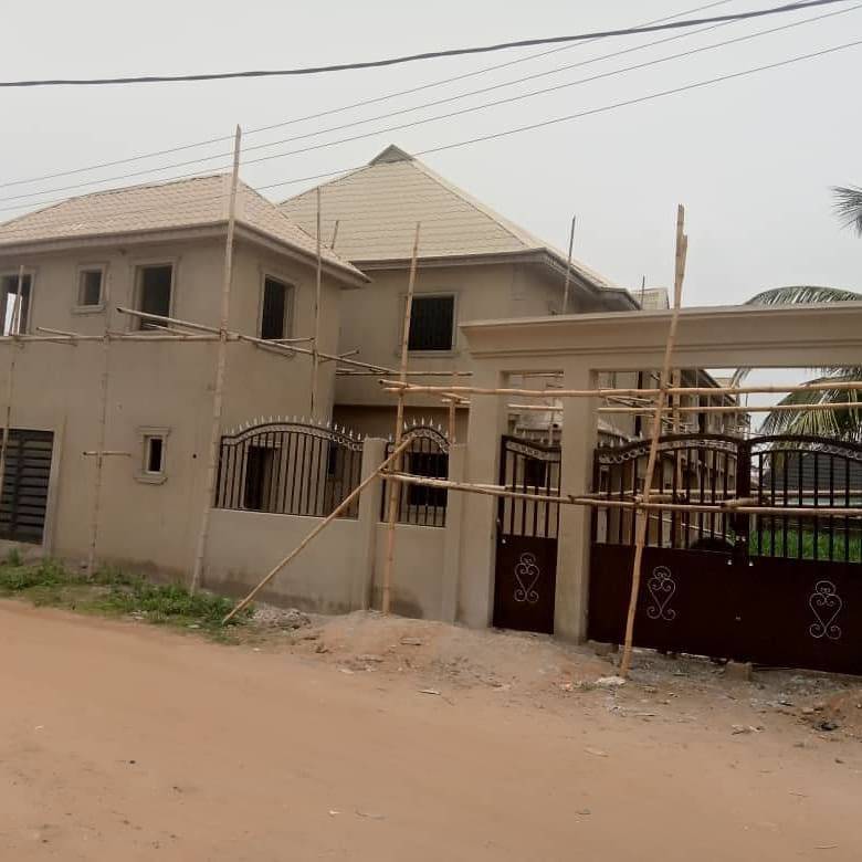 bolmarmic's tweet photo. This is another of Bolmarmic's impeccable piece. It consists of 10 flats that are for rental.
It is situated at number 7 Olakunle Johnson Street, Off Ofada road, Omu-Arogun Mowe, Ogun State.
#estatedevelopers
#rent
#mowe
#estatedeveloper
#realestate
#resourceful
#plan https://t.co/j2ilDPO5R4
