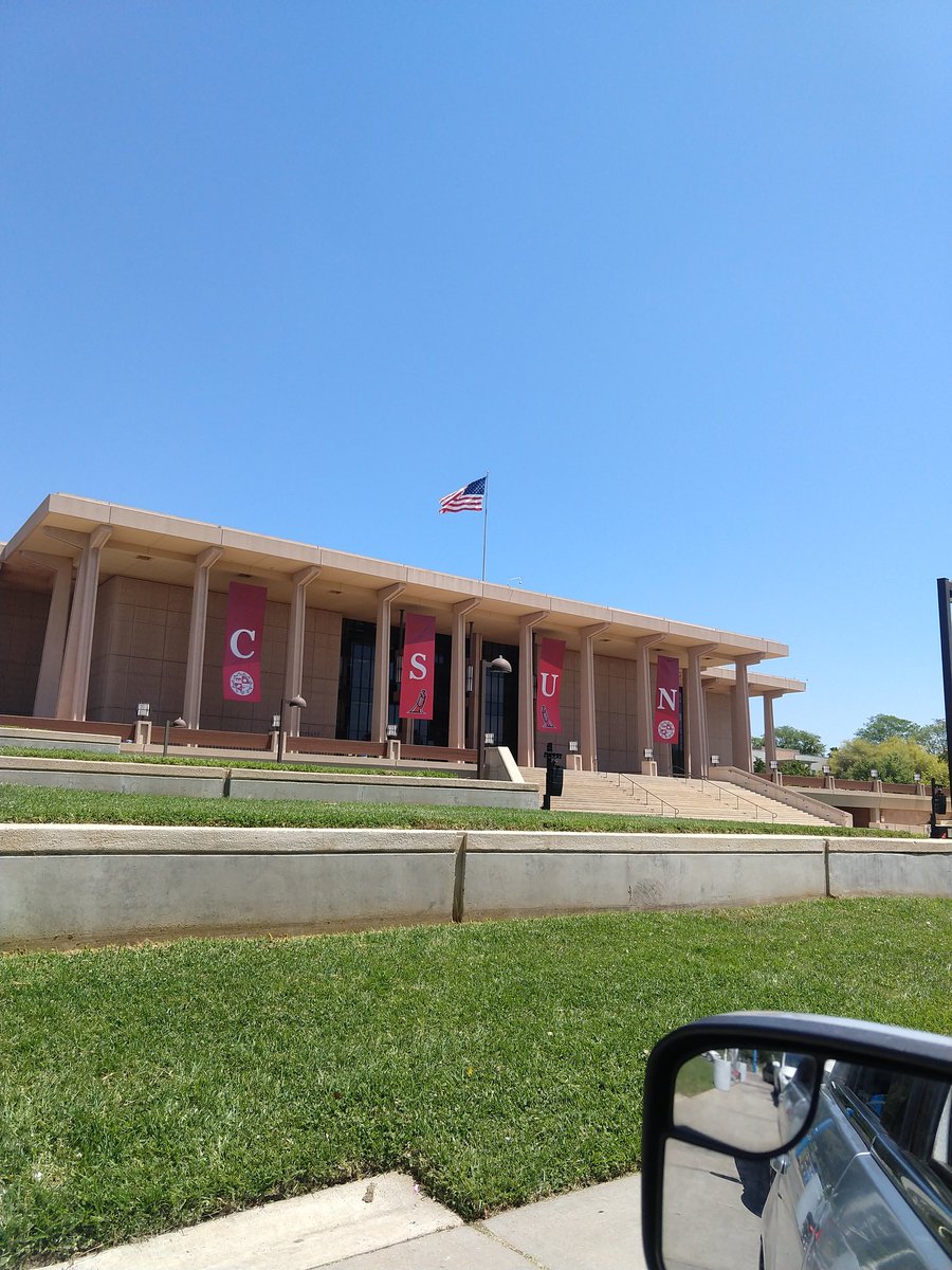 BearkodaReads's tweet image. I did it, the car graduation thing 🎓 &quot;#CSUNgrad