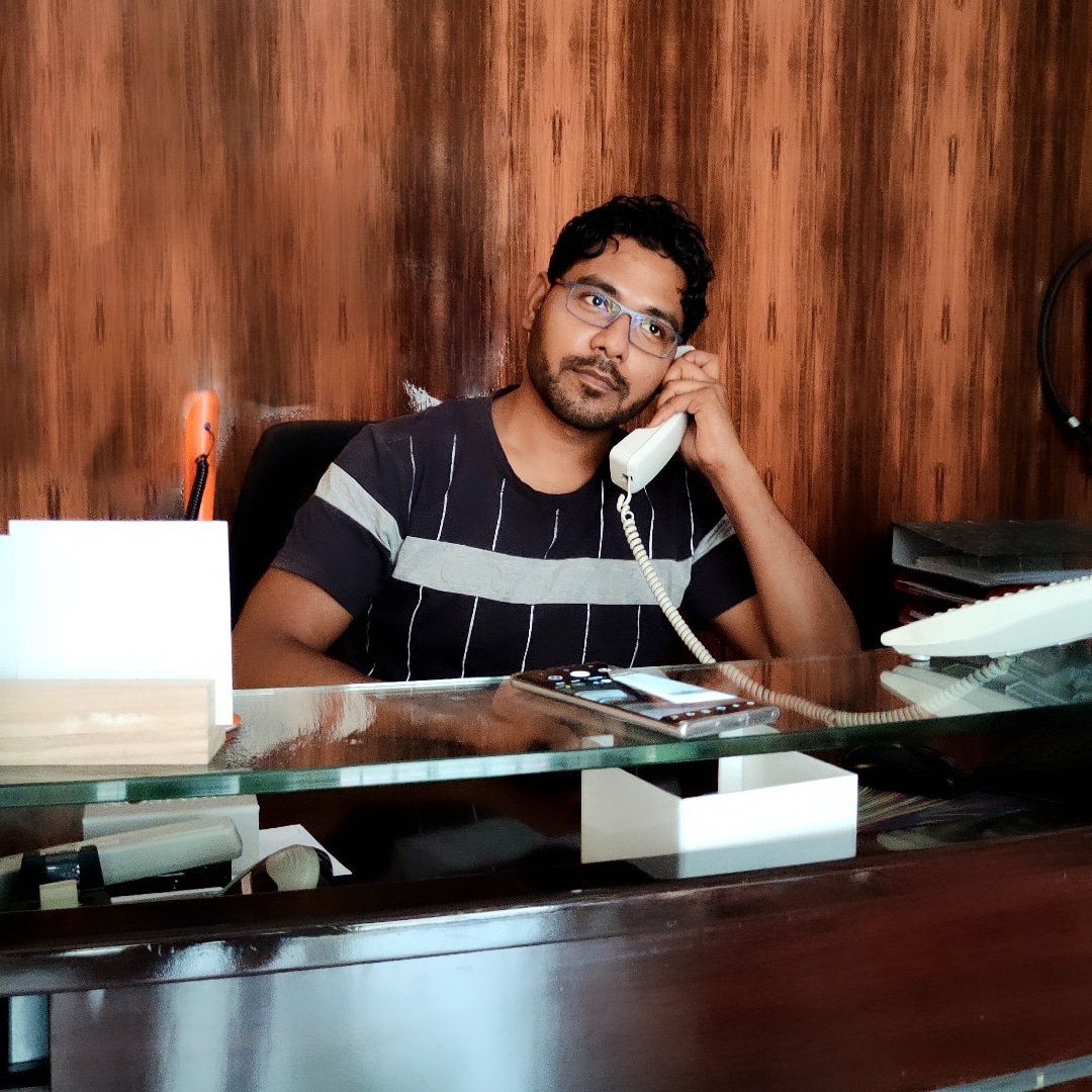 TanveerGraphix's tweet photo. #tanveerAnsari #tanveergraphix #office #Graphix_solution #photography #art #designer @thegraphixsolution https://t.co/4SDocpG943