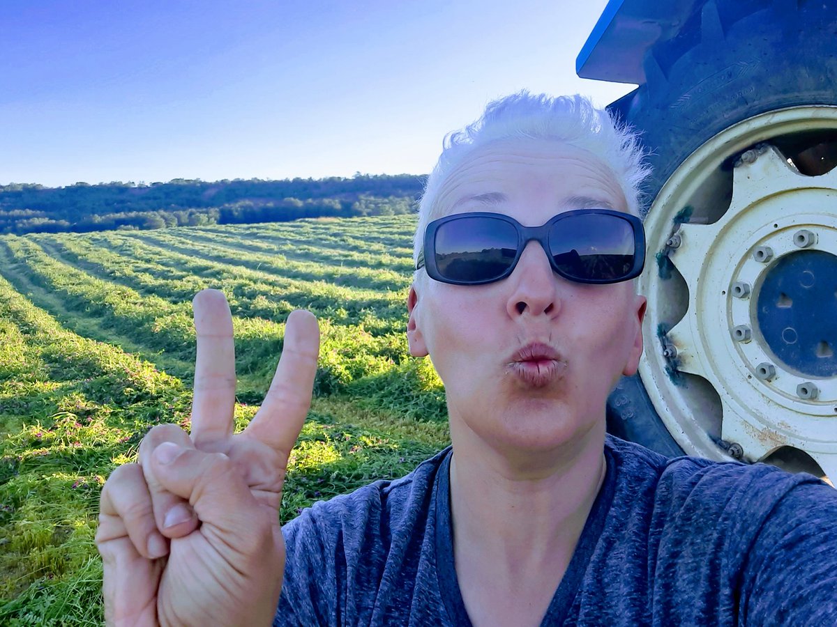 serrano_isla's tweet photo. 5 día subida al 🚜. 32 hectáreas acumuladas 😰😰. No es por nada, pero necesito 1🍷 o 2🍷
#Veza #CamposDeCastilla #SinGPS https://t.co/XqKzMyeIlb