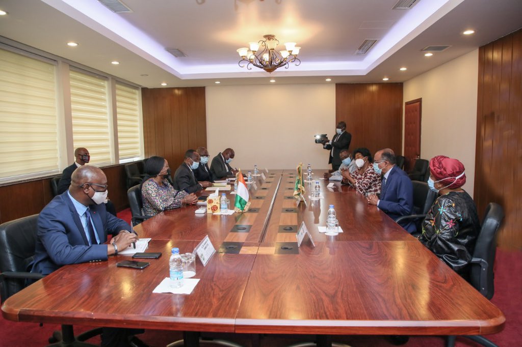 MichelSidibe's tweet photo. Excellente rencontre avec la Min.des Aff. Etrangeres Kandia Camara. La Côte d’Ivoire engagée à ratifier le Traité de l’Agence Africaine du médicament pour des 💊 et vaccins de qualité conformément à la vision du Président Ouattara qui est le champion de Agenda 2063 pour l’Afrique https://t.co/pQx5xzymLC