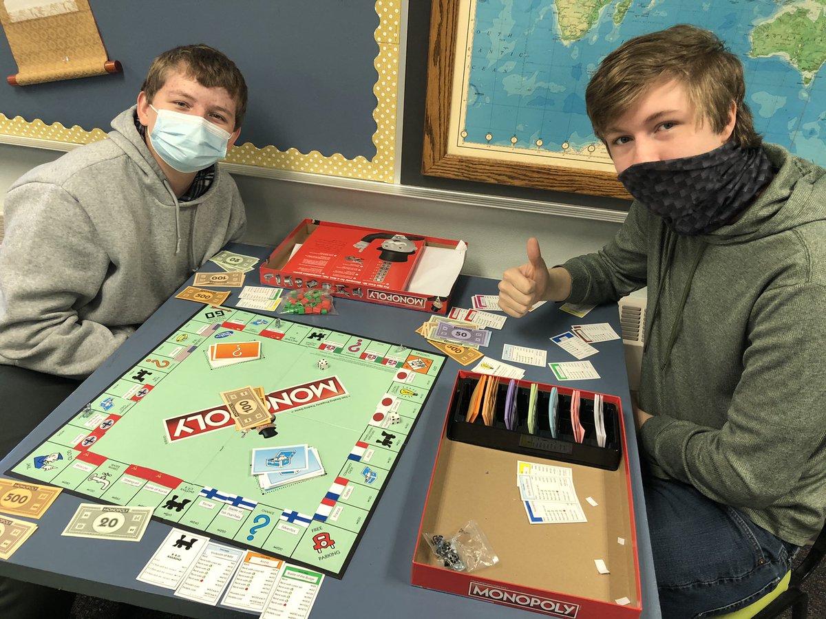 LightEduFires's tweet photo. Ss demonstrated some great creativity and collaboration skills building their #americanhistory board games! #quadd #studentvoice #edchat https://t.co/CEEArOtEKg