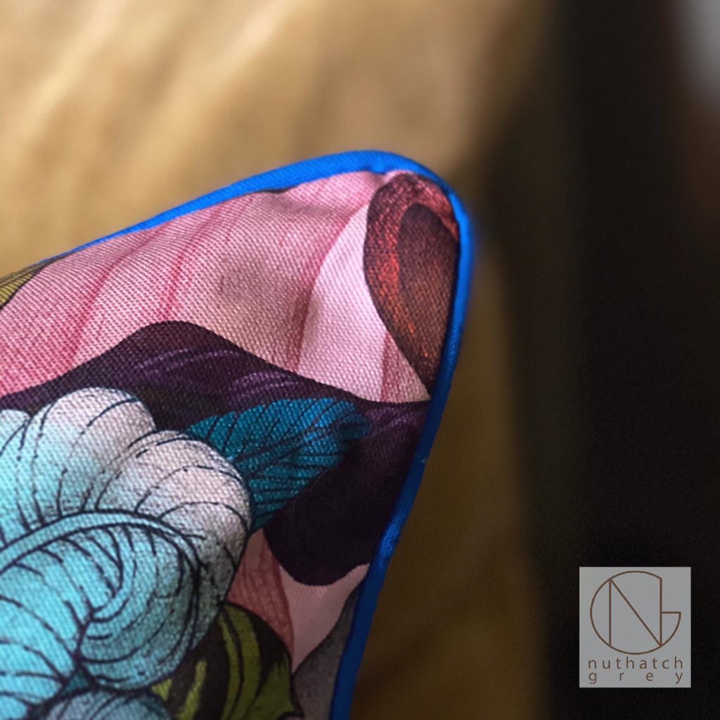 Nuthatch_Grey's tweet photo. 🌟NEW🌟 

We’ve finally got our mitts on the first sample of our handsome Dodo design on this fabulously vibrant luxury cushion

Available as part of our #luxuryhomeware range in our #etsy shop soon 

#smallartbiz #dodo #maximalistinteriors

https://t.co/RoDW2xeCSI https://t.co/PIlv0c5Xs4