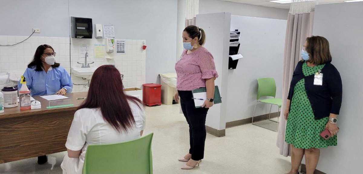 cfsepr's tweet photo. Directora de Operaciones de la @cfsepr, Rumary López, en su visita al Dispensario de Manatí es recibida por Aleida Sánchez, Subdirectora Ejecutiva, para recorrido por las facilidades garantizando la efectividad de servicios ofrecidos a patronos y lesionados. @fortalezapr https://t.co/lEE2NH06IE