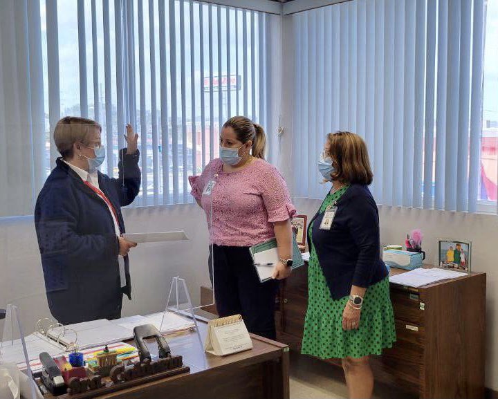 cfsepr's tweet photo. Directora de Operaciones de la @cfsepr, Rumary López, en su visita al Dispensario de Manatí es recibida por Aleida Sánchez, Subdirectora Ejecutiva, para recorrido por las facilidades garantizando la efectividad de servicios ofrecidos a patronos y lesionados. @fortalezapr https://t.co/lEE2NH06IE