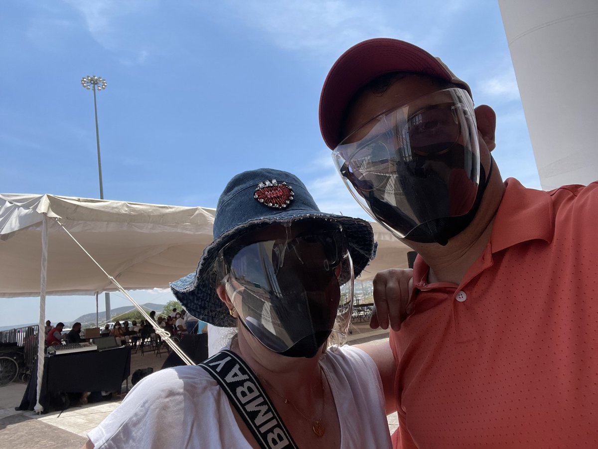 eburguete's tweet photo. @YuririaSierra Felicidad y Nostalgia al ponernos hoy la vacuna. #porlosdearriba #porlosquepartieron #pormexico https://t.co/uzFtTuCJ9S