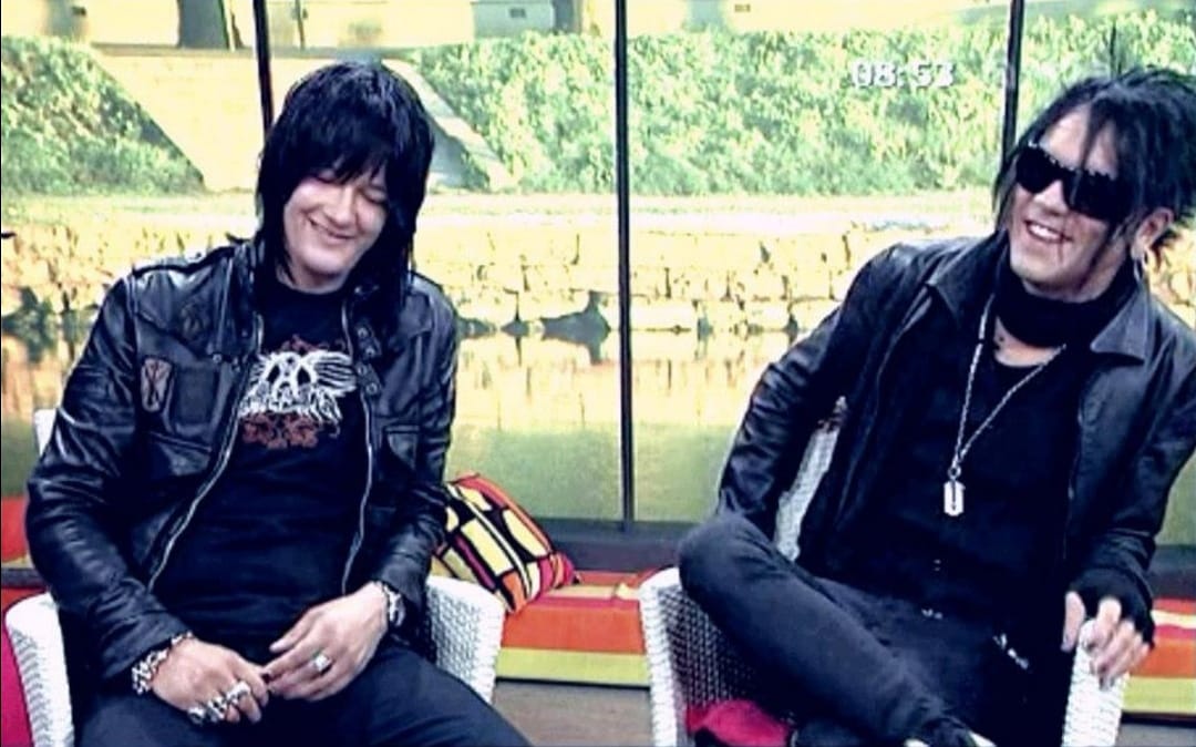69eyes_France's tweet photo. ☥Jussi 69 ☥

Jyrki69 and Jussi 69 in a Finnish show 🦇🦇
Nice smile of Jyrki69😍

Have a nice evening 
@69eyesofficial
@jussi69official

#jyrki69 #jussi69 #timotimo #archzie #bazie #the69eyes #helsinkivampires  #the69eyesfrance 

Credit to photographer
https://t.co/DmfCB2W4g3 https://t.co/XFlryXipLG