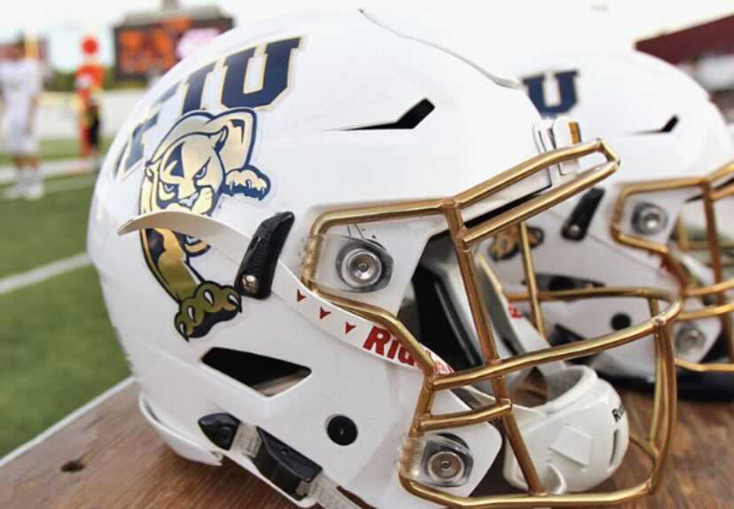 poole_nakai's tweet photo. #AGTG #BIGUPS TO @HOTLISTCAMPS Blessed to be offered by Florida International University @FIUFootball #PawsUp 🐾@CoachDJ_WRA 🔵⚪️
@BALLERSCHOICE1 @SWiltfong247 @lukewinstel @EnloeClemons @OsundeCourtney @NLA_Training @CoachJ_O @CoachSanders14 @LabWorksTrain1
#COACHMIL https://t.co/R7g7Sg5sAb