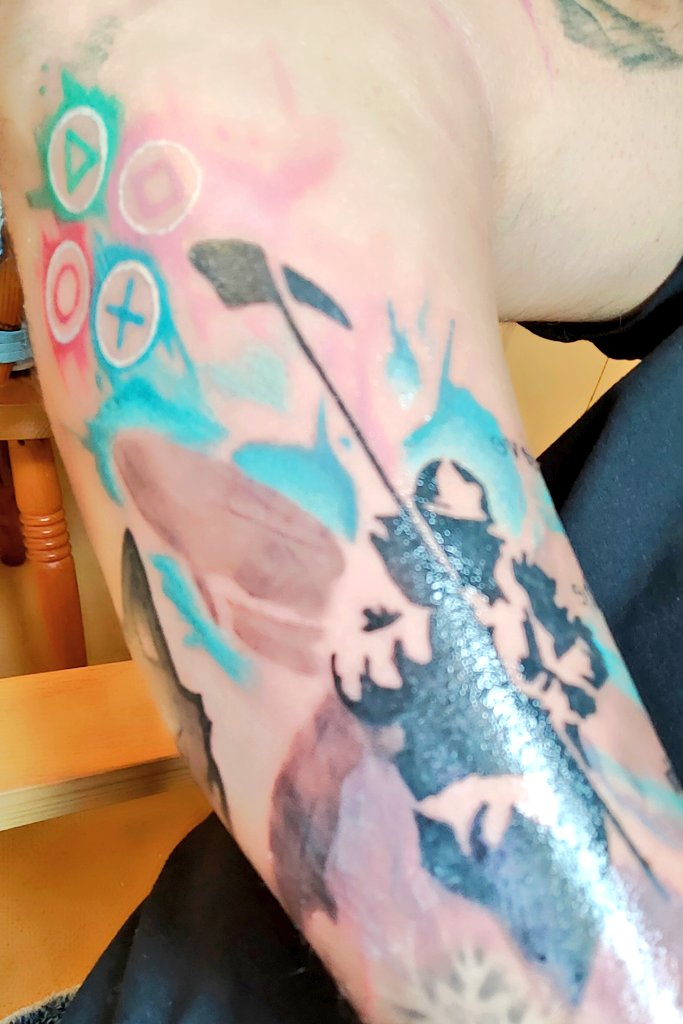 Absolutely loving my new ink, but not liking the avoiding sweat for a week or so... resistance workouts it is then 🤷🏾‍♂️