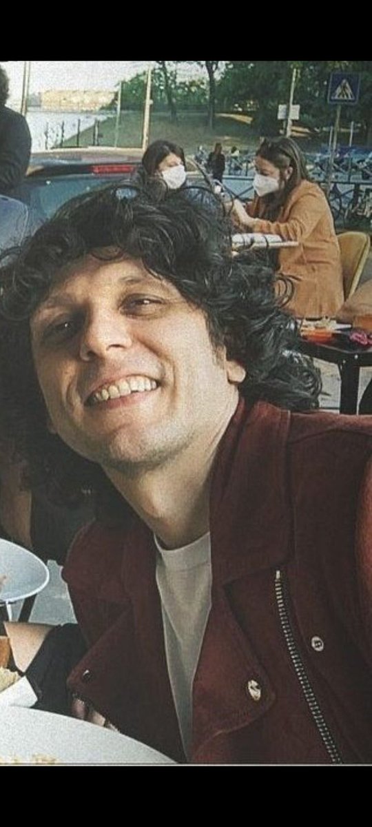 Elena7741072863's tweet photo. Non ho potuto resistere questo sorriso bellissimo andava assolutamente ingrandito 😅😍😍
#BuonaSerataLupi
#ErmalMeta #Millano 💛💛💛💛💛 https://t.co/lCRcbFUMkP