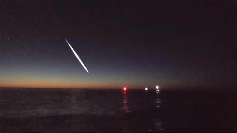 NASAMeteorWatch's tweet image. Bright meteor over lower Wisconsin!