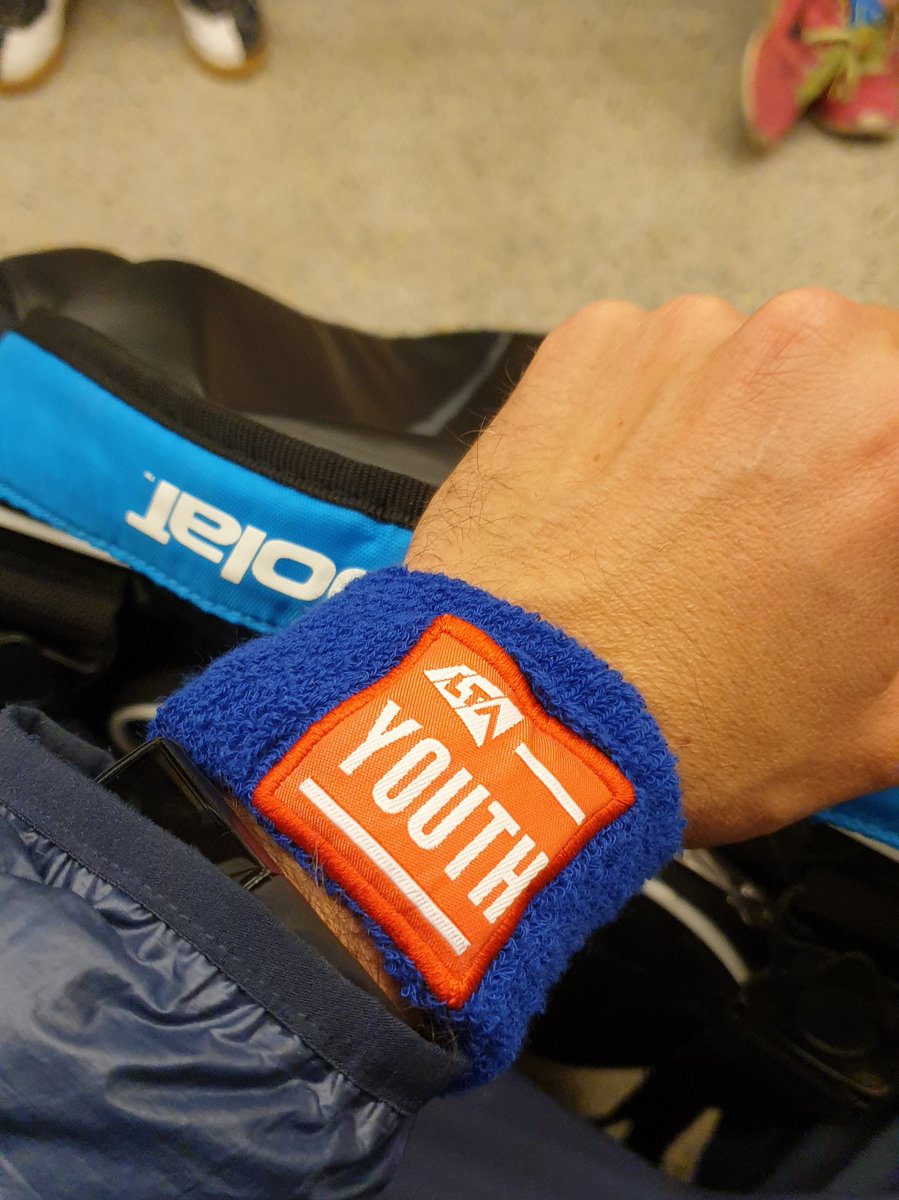 msmithtennis's tweet photo. On the underground... and realise I still have my @the_LTA Youth wristbands on 🔵🔴🙌🏼🎾 #TennisLife #SkillUp247 #ExternalFocus #LTAYouth https://t.co/Eko29sSx4T