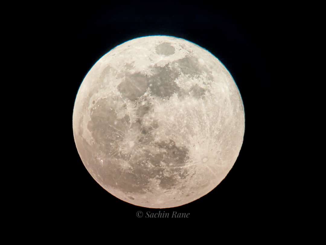 HakawatiSunbird's tweet photo. The #supermooon tonight taken by my friend Sachin Rane 🌕
#Moonshot #Moon #IndiWild #space https://t.co/4lQgXPpgyL