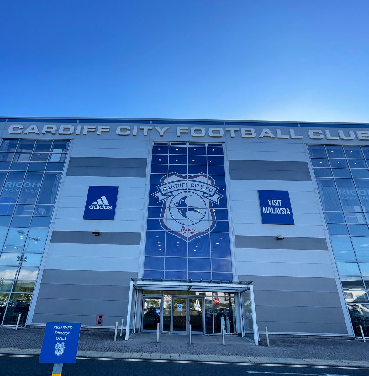 lucyemorris's tweet image. So proud of all the @CardiffMBBChC21 students who passed through these doors over the past 2 days to undertake their exams. Also very impressed with the organisation of this huge event yet again. @HijinxTheatre doing a grand job too!