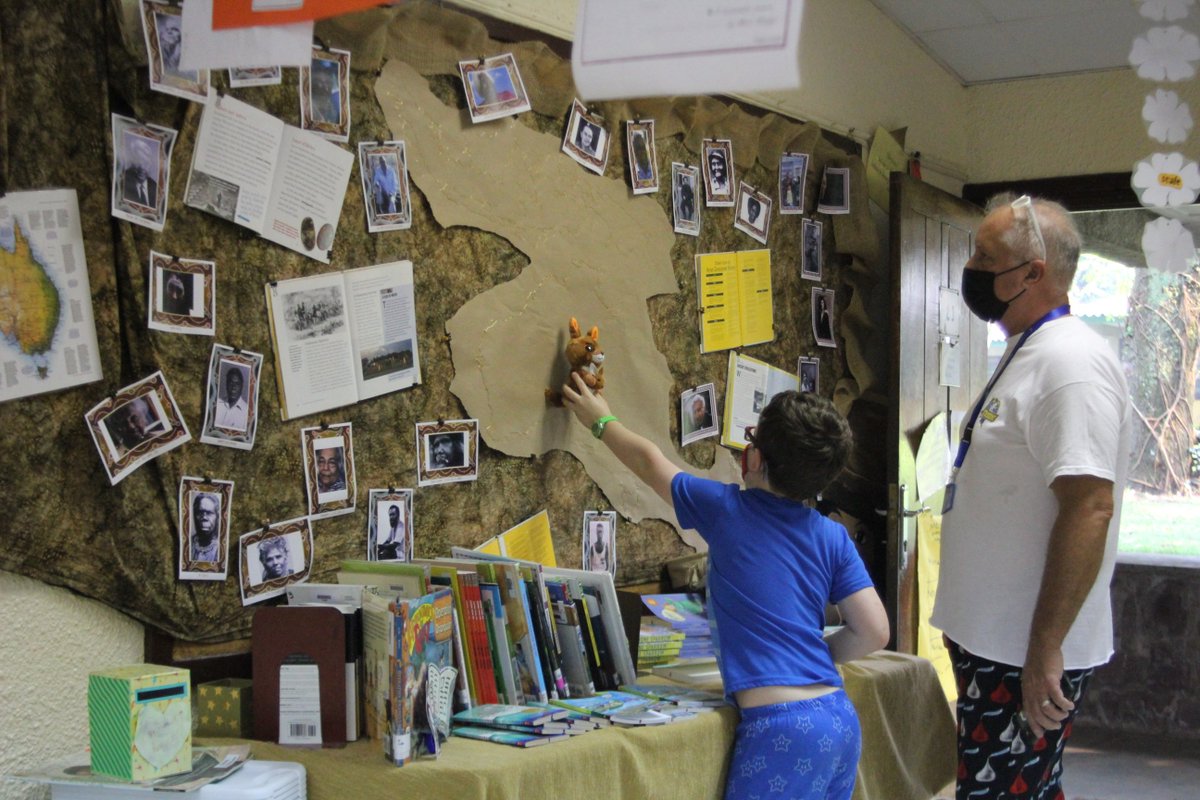 lesleerupp's tweet image. @TyInc Kipper the Kangaroo (x2) joined us for Pajama Day, but... it was not all fun and fluff. @Scholarsare made sure to show Director @mullendan70 how their furry friends connected to our unit of inquiry and our country of focus - Australia! #Thinkers @TASOKPYP