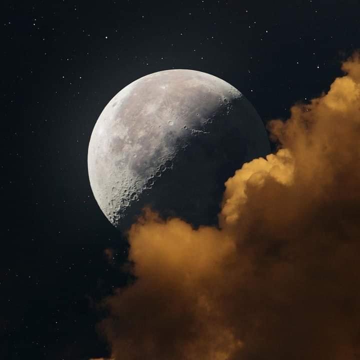 bati_acl's tweet photo. Pour les amoureux de la Lune https://t.co/GaWpKA9vOx
