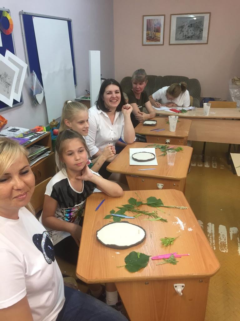 Учебный год завершается чередой творческих, ярких итоговых мероприятий в коллективах:  концерты, выставки, мастер-классы, театральные постановки. В гостях у нас самые благодарные зрители, истинные ценители детского творчества - наши родители!
Всем спасибо за праздники!!!