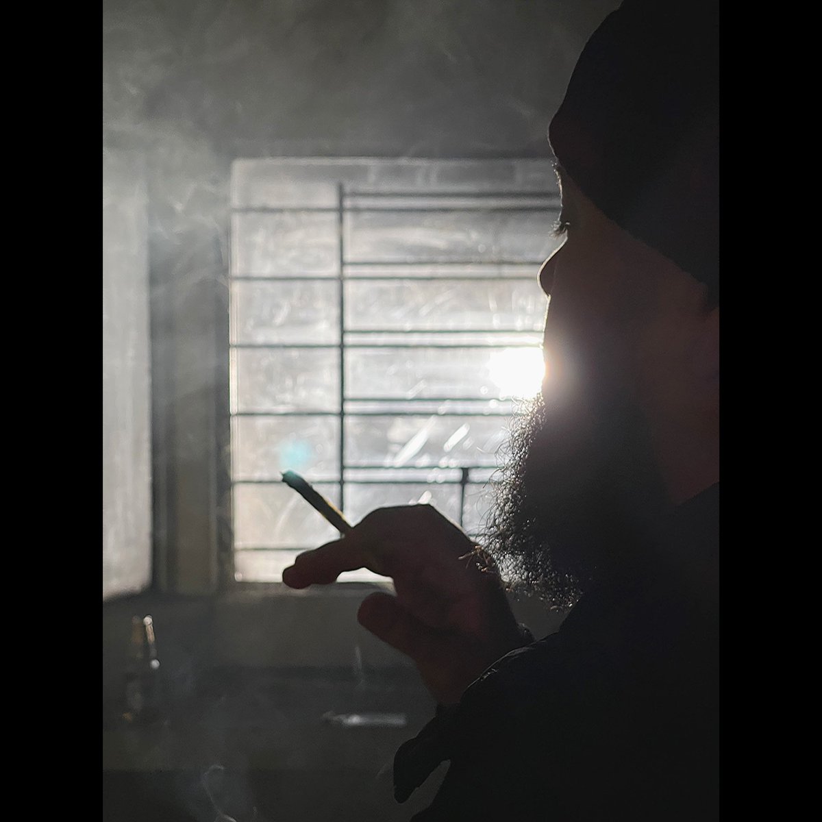 Clockwize720's tweet photo. “Standing on the front line staring down the the sunlight 
Eclipse the new world scrape resin from my peace pipe”
.
#eoomuzik #curtaincall #clockwize #alignuponthesilence https://t.co/Ai9mU126k8