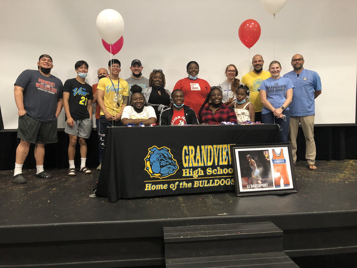 Congrats to <a href="/LJ_Davenport44/">LJ Davenport</a> on signing his NLI for @JewellWrestling