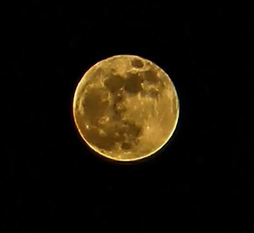 synflexplease's tweet photo. Suber moon always give me scary vibes. I don't know why but realy does.😬
#Moonshot
#MoonRn https://t.co/dT8xCVAIrX