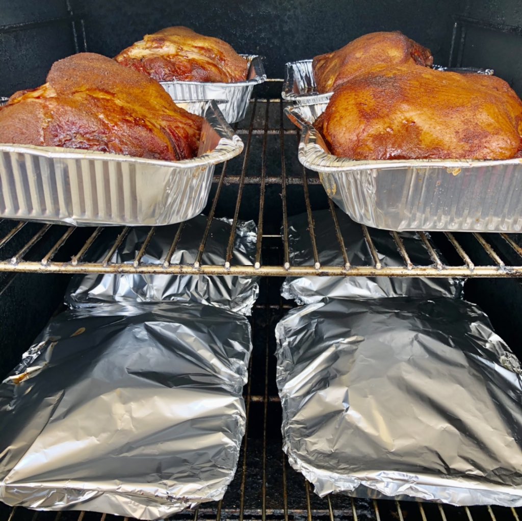 liveoaksgolf's tweet photo. Oh my!! @Buck_0826 has that smoke rollin here at #LiveOaks - We are getting ready to have the @CHSArrows #SeniorClass2021 for their #Luau 🌺😎 #PulledPorkBBQ https://t.co/GMNa8eBNae
