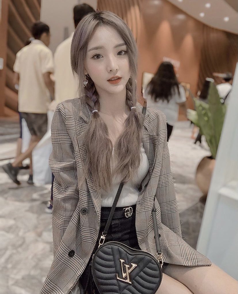 lznx08's tweet photo. แม่ขออนุญาตปิดหน้า อายุแม่ไปไกล แต่เสื้อแม่คล้ายๆอยู่น้า #AtomSelcaDay https://t.co/fqOBrbOskK