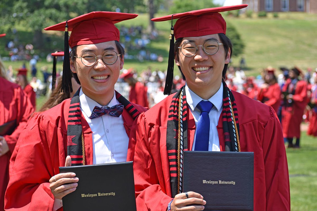 wesleyan_u's tweet photo. What a beautiful day it was to celebrate the Class of 2021! #WesGrad #Wes2021 #GoWes https://t.co/UC2hLE93Qt